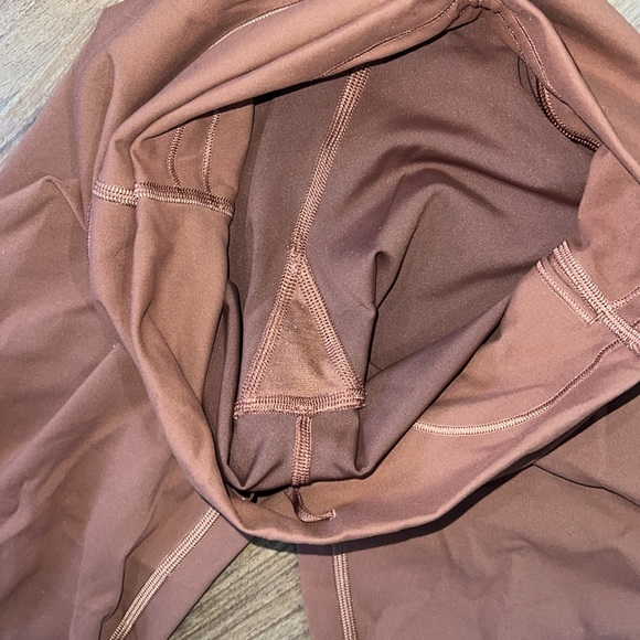 Lululemon Wunder Train 23” Cropped Leggings - Picture 4 of 6